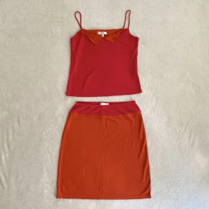 Topp och kjol - Rosa/orange matchande vintage set med topp och kjol, från märket Kookaï! 🖤