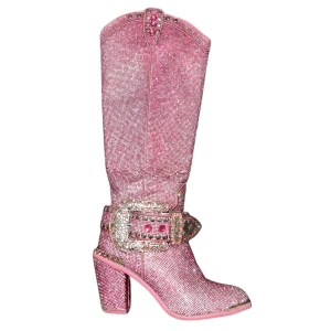 Strassboots - ascoola boots med strass över hela skon!! Det är två stenar som har lossnat men det är det. Dessa är vekligheten helt sjukt snygga! Älskar dem men de kommer inte till användning.  Inköpspris: 3000