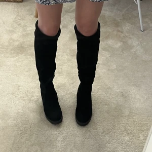 Stövlar - Köpte på sellpy men har aldrig använt pga fel storlek. Skriv för mer frågor/bilder