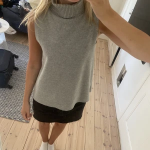 Zara tröja - Säljer denna fina och trendiga tröja från zara i storlek S