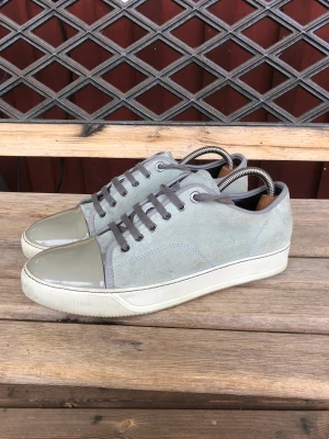 Lanvin suede cap toe - Riktigt feta lanvins för ett riktigt bra pris. Storlek 43, skick 8,5/10. Skriv om du har frågor.