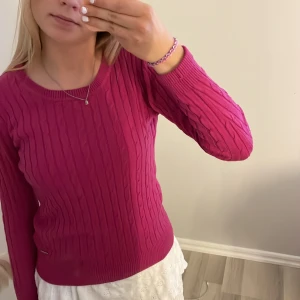Stickad tröja  - Säljer den tröja ifrån hampton republic säljer då jag inte använder den längre, den är i bra skick då den inte blivit använd så mycket. Jag tar bara swish💘💘