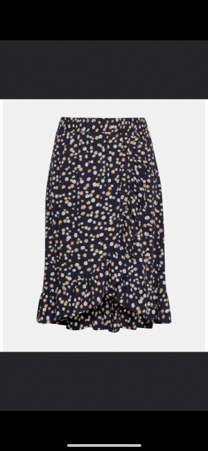 Kjol MSCH Copenhagen  - Ny med prislappen kvar  Finns S och M