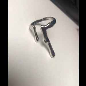 Justerbar ring  -  Frakt 15kr