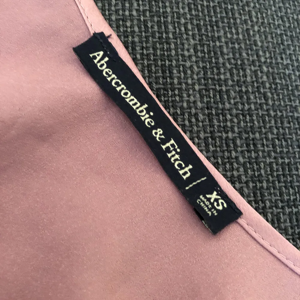 supersöt rosa linne från Abercrombie & Fitch. Köpt i New York. Sällan använd!🌺 skriv om du är intresserad 🌸. Toppar.
