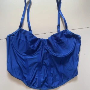 Topp - Topp med bygel och justerbara band, använd 1 gång!