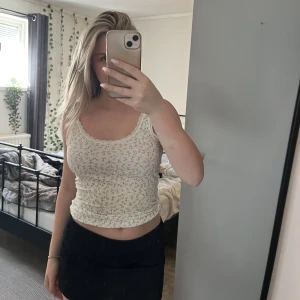 Linne - Superfint linne som passar nu till sommaren, Blommönster💕