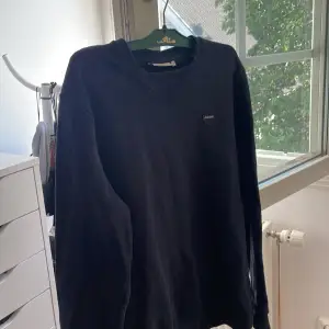 Super fin sweatshirt från dobber i en marinblå färg som är i storlek S✨