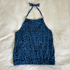 Trendig halternecktopp - Jättefint halternecklinne i nyskick, storlek xs!❤️