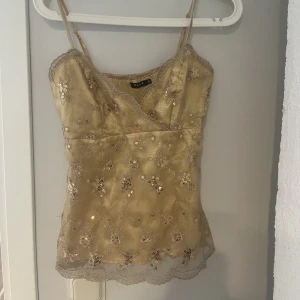 Topp -  festlig topp köpt second hand