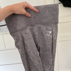 Gymshark Tights - Rena och knappt använda. Litet hål på insida ben, ca vid knät. Man tänker inte på det!