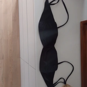 👙 - Hej, jag säljer en fin bikini top från Stadium. Jag har haft den ett tag men använt ca-1-4 gånger max. Säljer pågrund av att den inte kommer till användning och för den är för liten.