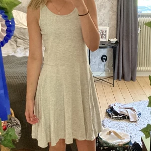 Klänning  - Grå klänning 