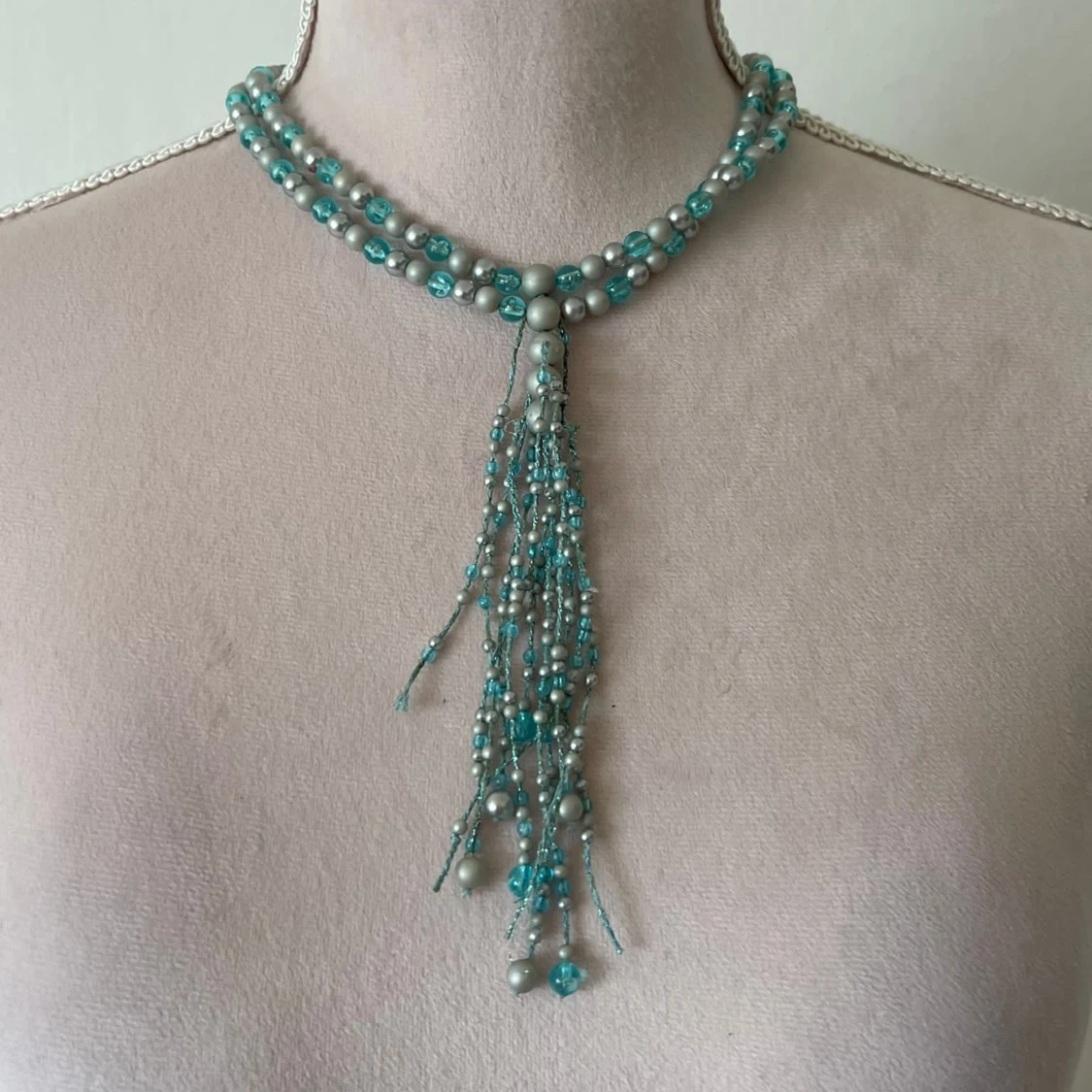 Blått halsband  - 91