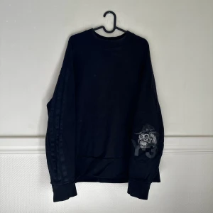 adidas y-3 skull crewneck - frakt tillkommer, pris kan diskuteras, betalning sker via swish, hör av er vid frågor & intresse.