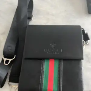 Gucci väska fint skick (bra kopia)