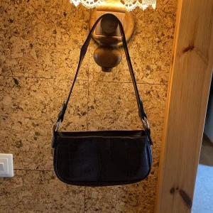 Väska  - Har aldrig andvänt 