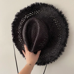 Stråhatt  - Storlek M 58cm  Använd på fotografering en gång. 