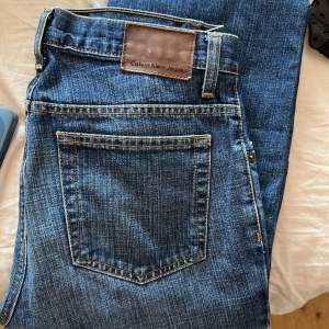 Så fina Bootcut jeans säljer då de inte är min stil längre de är midwaist ungefär (äkta)