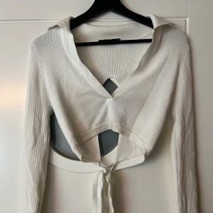 Tröja med öppen rygg  - Tröja frpn chiquelle med öppen rygg