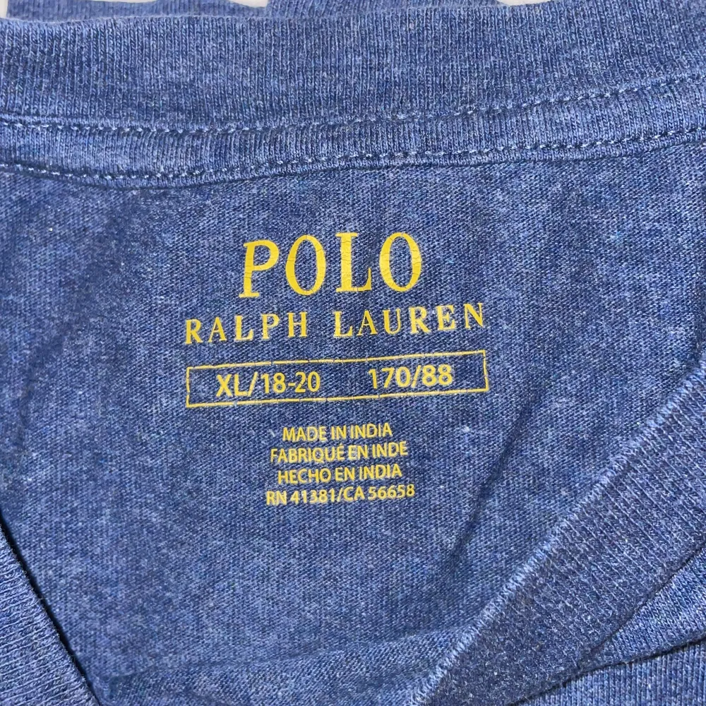Skön Ralph Lauren tröja! Sitter ganska bra på mig, som är 175cm. Kommer dock inte till användning, säljer därför för 50kr💯. Skick 9/10. Tröjor & Koftor.