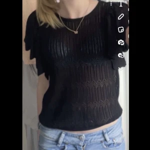 Intressekoll - Intressekoll på denna otroligt fina blus som är perfekt till sommarn 