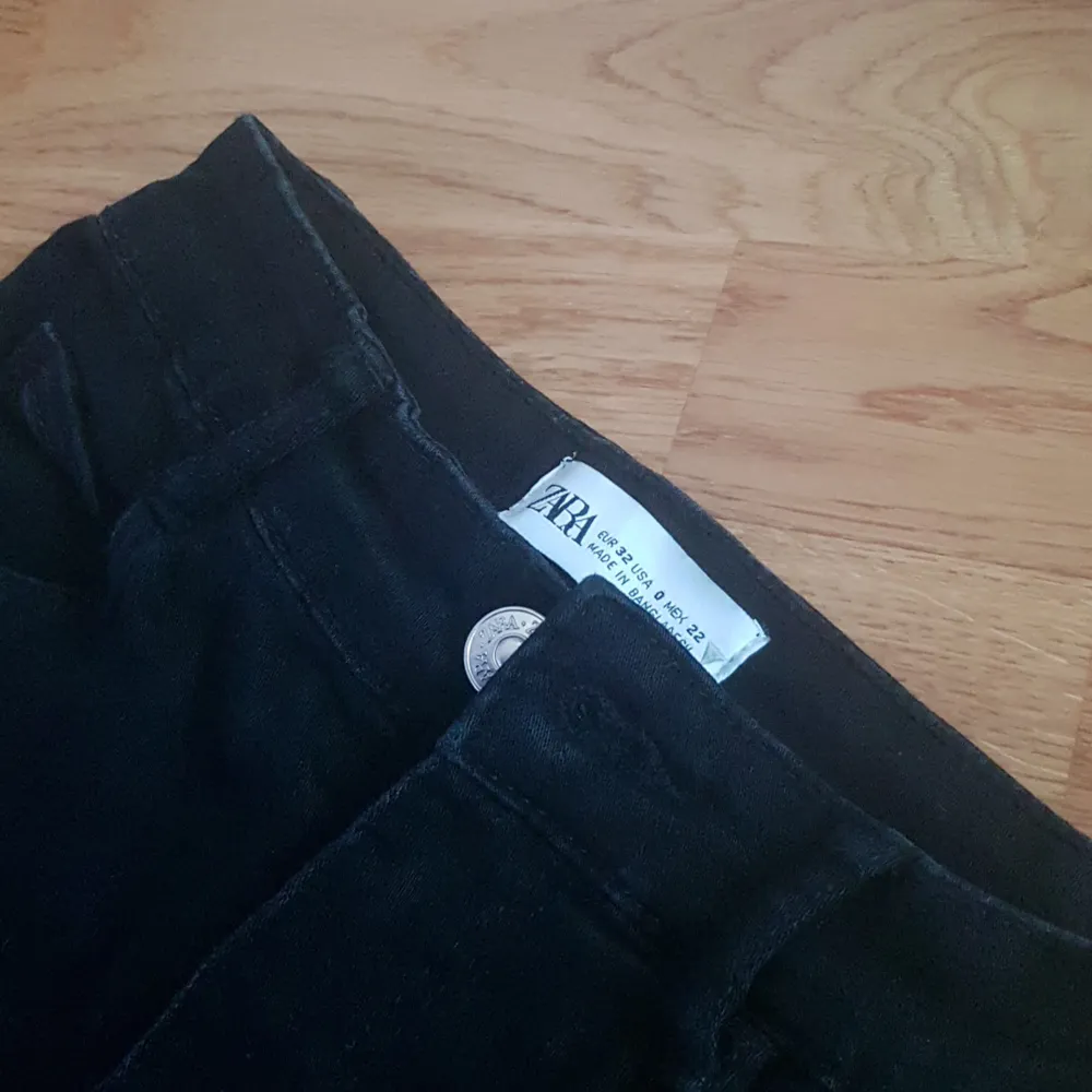 Black skinny jeans, high waisted, from ZARA . Jeans & Byxor.