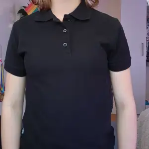 Black botten up shirt, lose by the neck, fancy, fits with everything