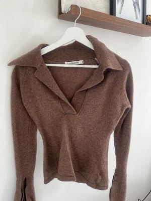 ADOORE tröja  - Säljer denna fina tröja från Adoore, liten i strl, långa armar och sitter jättefint.  Nypris: 1295kr 