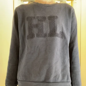 Sweatshirt från Henry Loyd - Jättefin sweatshirt från Henry Loyd.  Storlek Xs men är ganska stor i storleken. Fraktkostnad kan tillkomma. 
