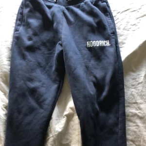 Hoodrich Byxor - Mörkblå hoodrich byxor, 400 kr 