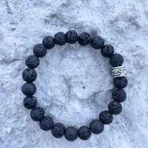 Armband BLACK LAVA - Nytt. 10% vid köp av 3 eller fler, mixa färger som du vill! Onesize, men vill du ha ditt armband måttanpassat så skriv ett meddelande med ditt handledsmått! 