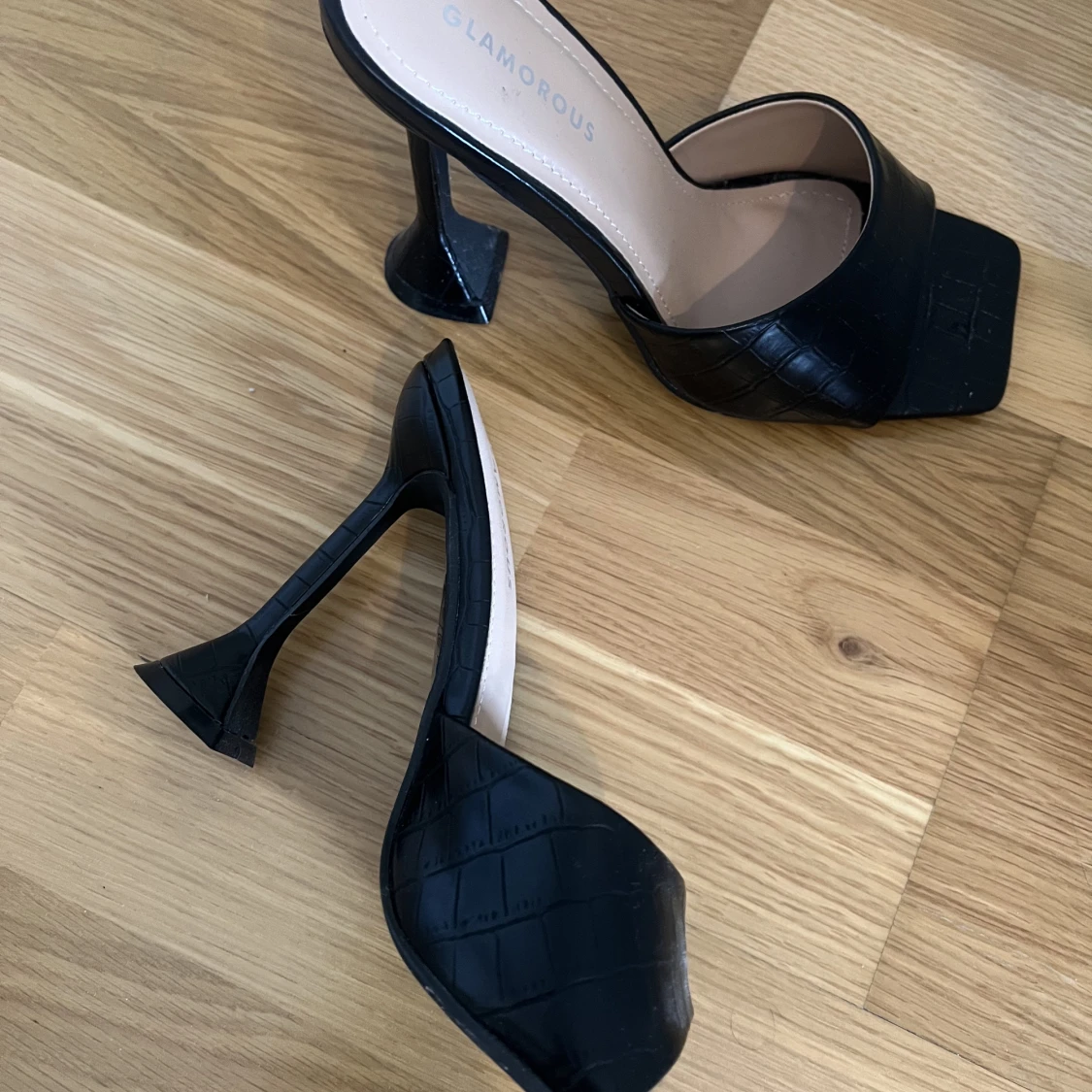 Svarta högklackade  - 90