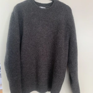 Stickad tröja - Stickad tröja från Zara. Mitt pris 200 kr. Bra skick. Strl L