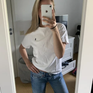 Ralph Lauren tshirt - Äkta Ralph Lauren tshirt. Sitter som en S. Frak tillkommer! 
