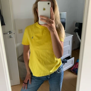 Ralph Lauren tshirt - Äkta Ralph Lauren tshirt. Sitter som en S. Frakt tillkommer! 