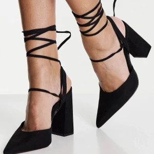 Klackskor - Svarta klackskor med snörning från ASOS 👠Aldrig använda 👠Bred passform 👠 Inköpta för 429kr