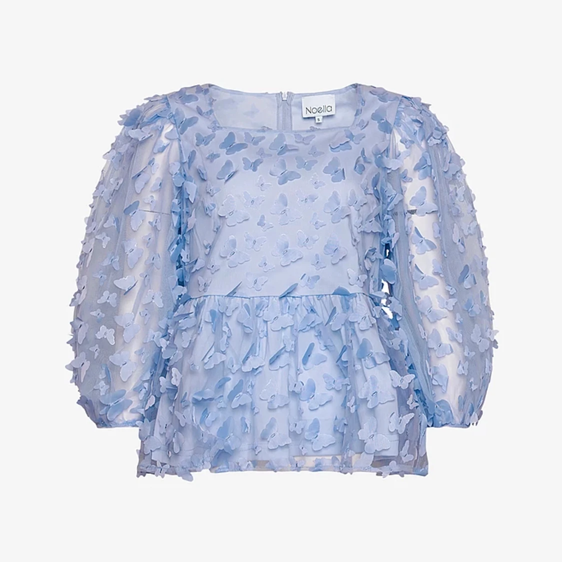 Ljusblå topp med fjärilar