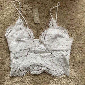 Spetstopp - Vit spetstopp från Pieces. Helt ny med prislapp kvar. 