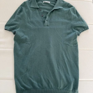 Zara piké  - Mycket bra skick. Knappt använd. Säljer då den bara har legat i garderoben och inte fått någon användning. 