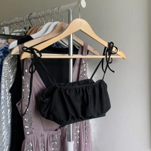 Bikinitopp  - Svart bikinitopp i storlek S, säljer då den inte passar mig🖤