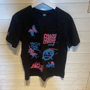 Tshirt - Säljer denna tröja för att den inte kommer till användning 