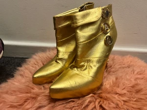 Anna dello Russo stövletter - Mycket fina , mycket bra kvalitet. 