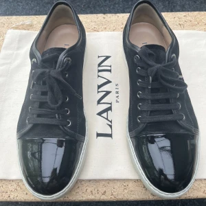 Lanvin - Säljer nu mina snygga lanvins  i färgen svart. Skick 9/10. Dom är storlek 41/uk7 men dom är stora i storleken. 