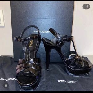 Yves Saint Laurent tribute heels  - Läckra YSL klackar. Svart kalvläder i krokodil. Strl 37,5 klackhöjd 13,5 cm använda ca 4 gånger, i väldigt bra skick. ÄKTA. Kvitto finns