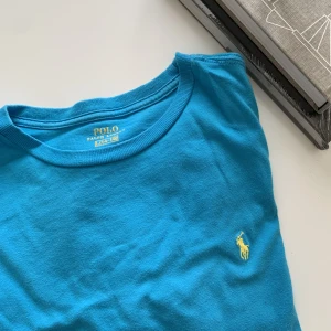 Tshirt - Äkta Ralph Lauren tshirt. Storlek 14-16 (motsvarande S). Frakt tillkommer!