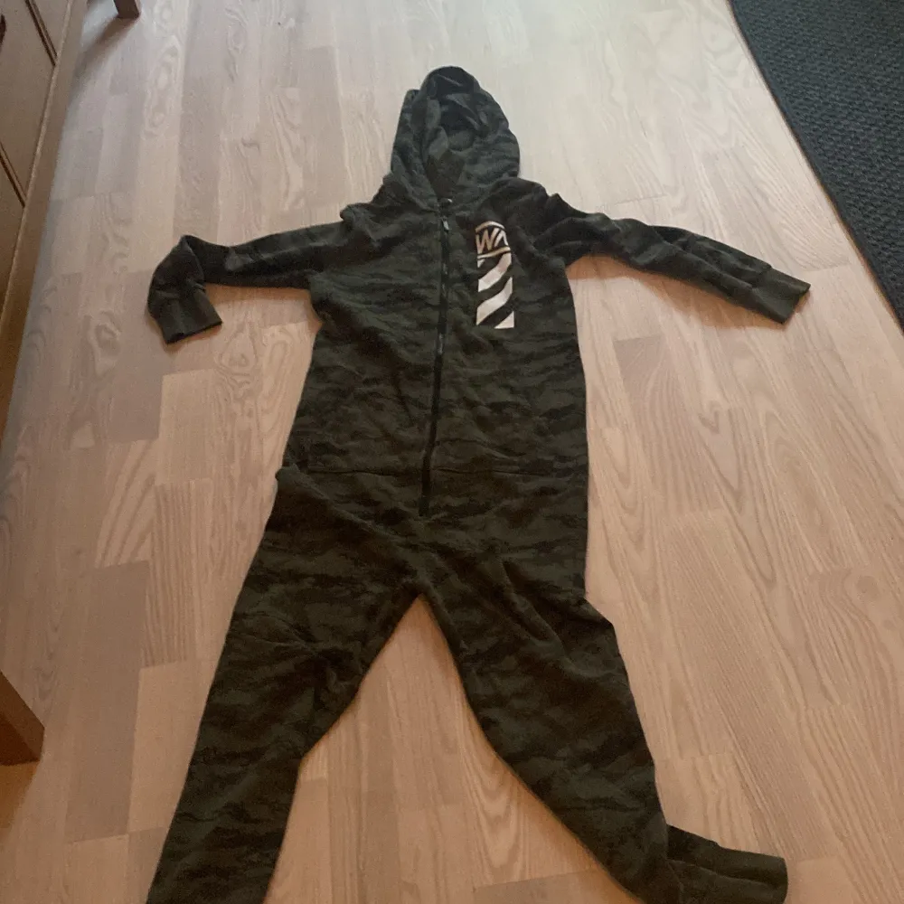 Very good condition used very rarely . Hupparit & Collegepaidat.