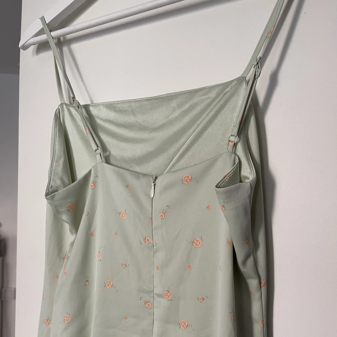 grön satinklänning - 90