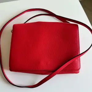 Röd väska från H&M