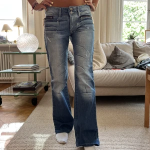 Jeans!  - Snygga jeans med fina detaljer med dragkedjan💕